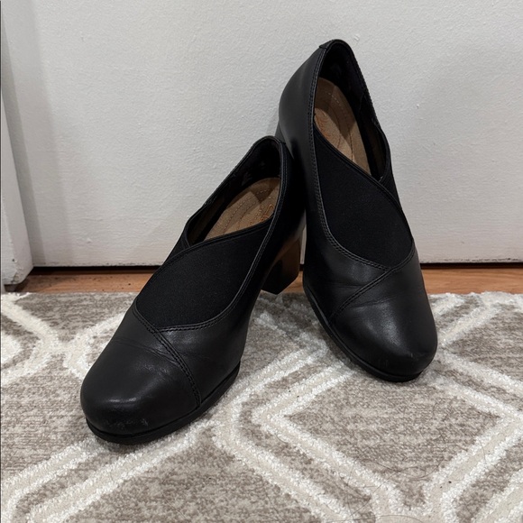 Clarks Shoes - Clarks Black Leather Trouser Dress Shoes/ Women/ Size 7
